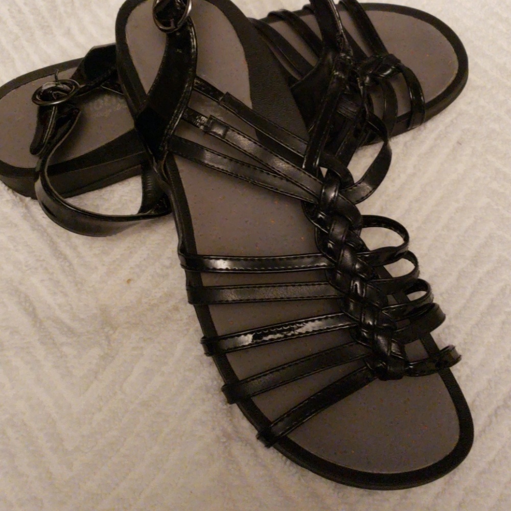 Sandles - Picture 2 of 4